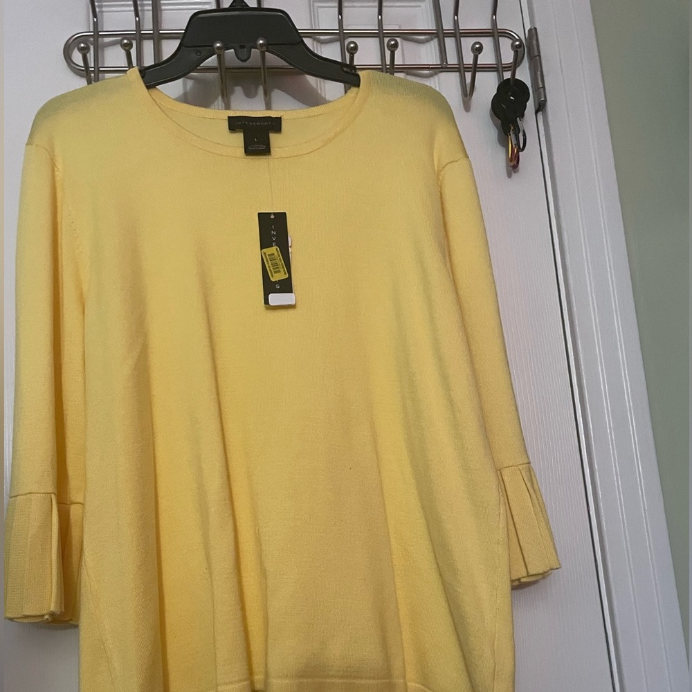NWT yellow springtime sweater, size L